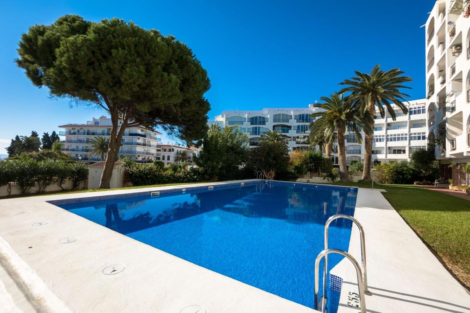 Modern Apartment Stunning Sea Views And Pool Nerja Ngoại thất bức ảnh